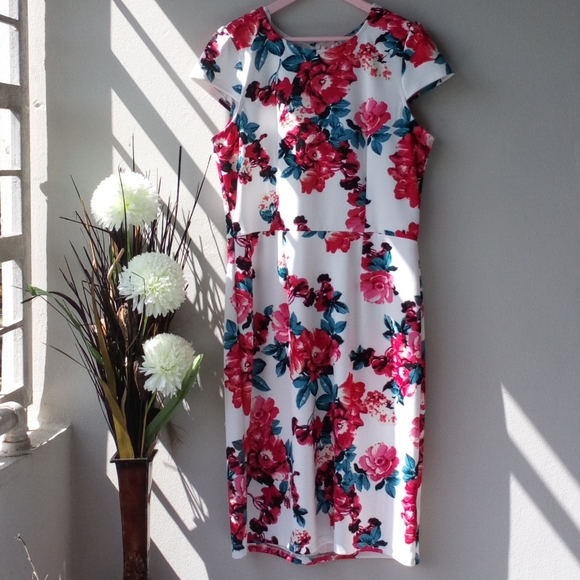 Olivia Mathews Dresses & Skirts - Olivia Mathews White Midi Dress with Pink Flowers